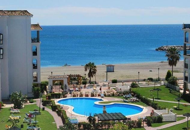 Personal y coqueto en primerísima línea de playa, en la Costa del Sol. Puerto De La Duquesa Castillo de Sabinillas Exterior foto